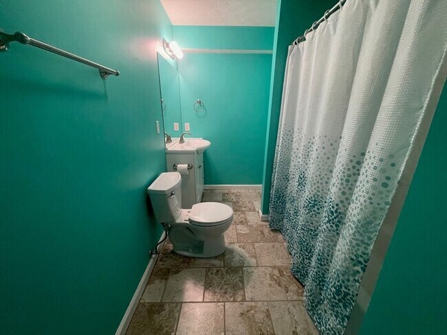 Building Photo - 5BD/4BA Single Family Home