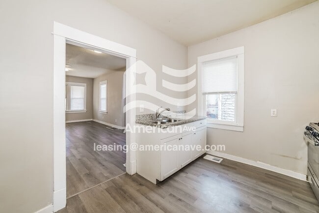 Building Photo - 1915 N Ashley Ct