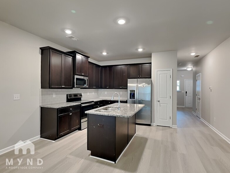 Building Photo - 5097 Lower Elm St