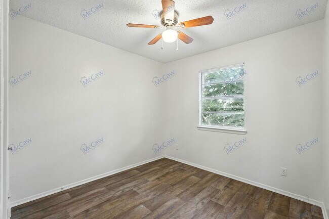 Building Photo - 326 Candlewood Ln