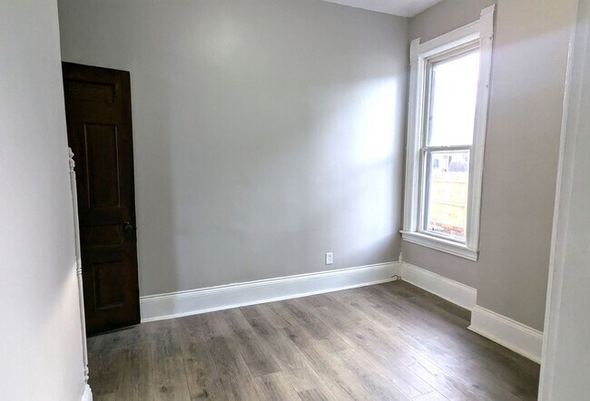 Building Photo - 1450 Clinton St