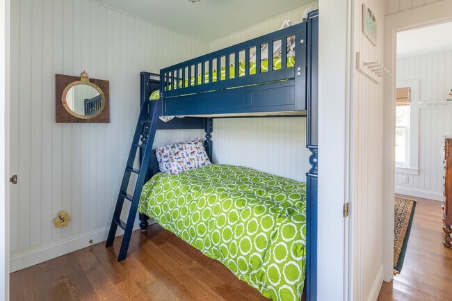 Building Photo - 159 Beach Ave