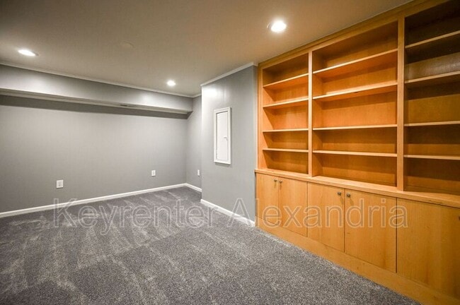 Building Photo - 7107 Tolliver St