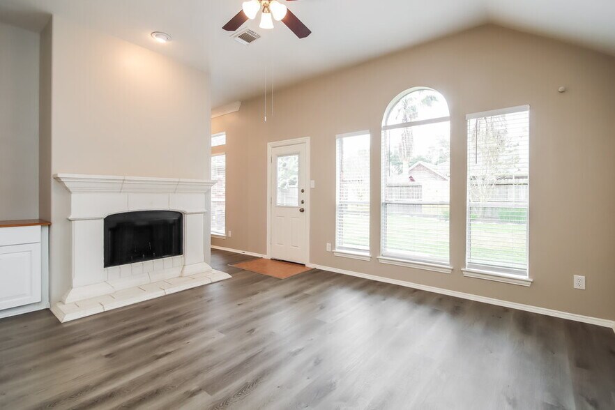 Building Photo - 204 Green Cedar Dr