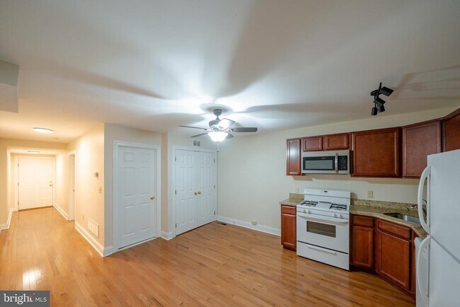 Building Photo - 340 W Gay St