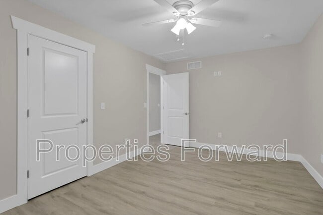 Building Photo - 1734 Eastfield Dr N