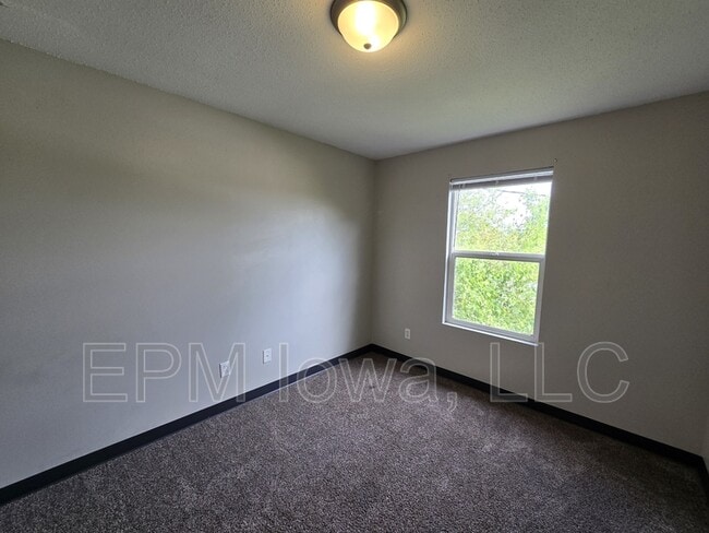 Building Photo - 60 Miller Ave SW