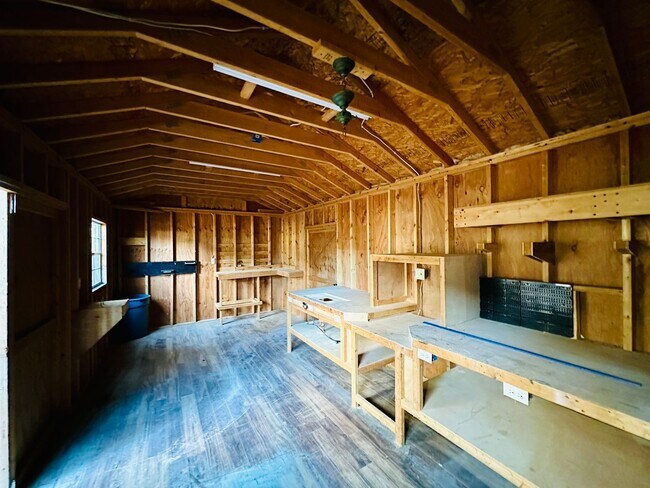 Building Photo - KINGS GRANT - Three bedroom/two bathroom h...