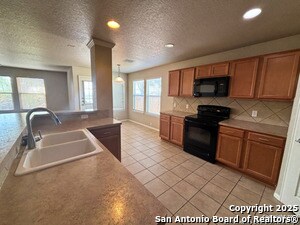 Building Photo - 5556 Columbia Dr