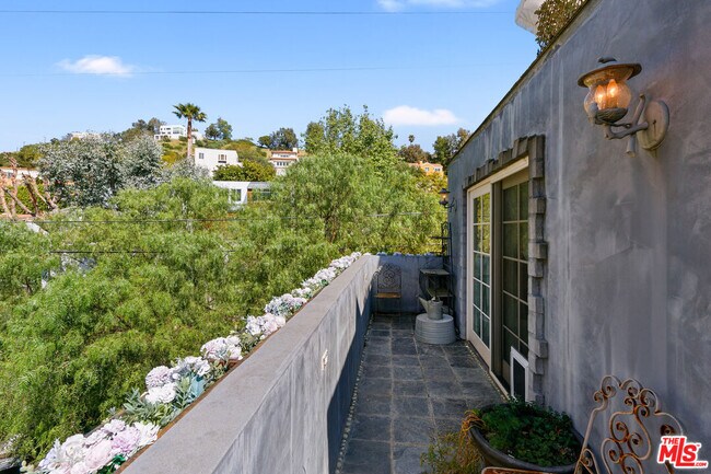 Building Photo - 2851 Seabreeze Dr