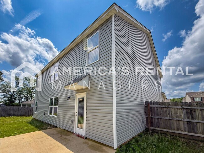 Building Photo - Move-in Special! Beautiful 5 Bed, 2 Bath h...