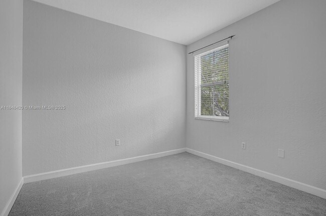 Building Photo - 1013 Shoma Dr