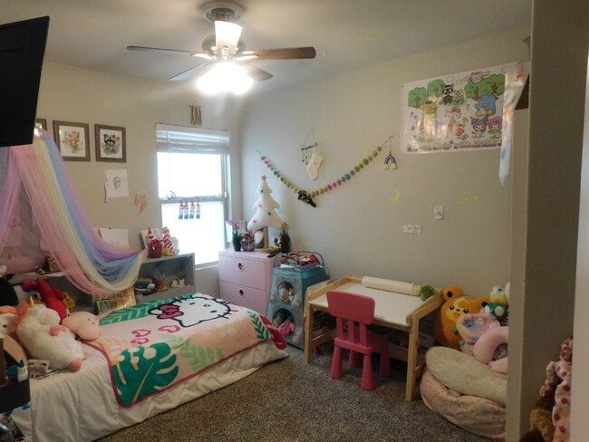 Building Photo - "Spacious 4-Bedroom Gem in San Antonio – Y...