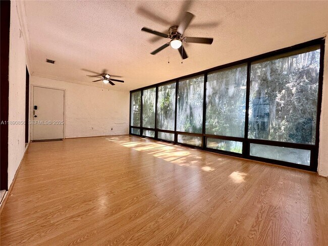 Building Photo - 2816 SW 14th Dr