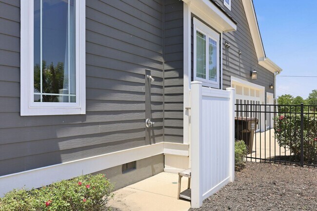 Building Photo - 3183 US-421