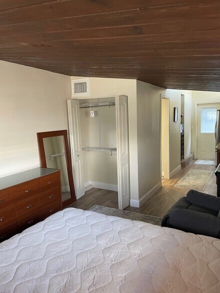 Building Photo - 200 Ipswich St