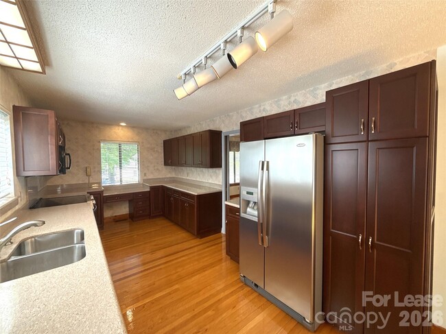 Building Photo - 13930 Idlewild Rd