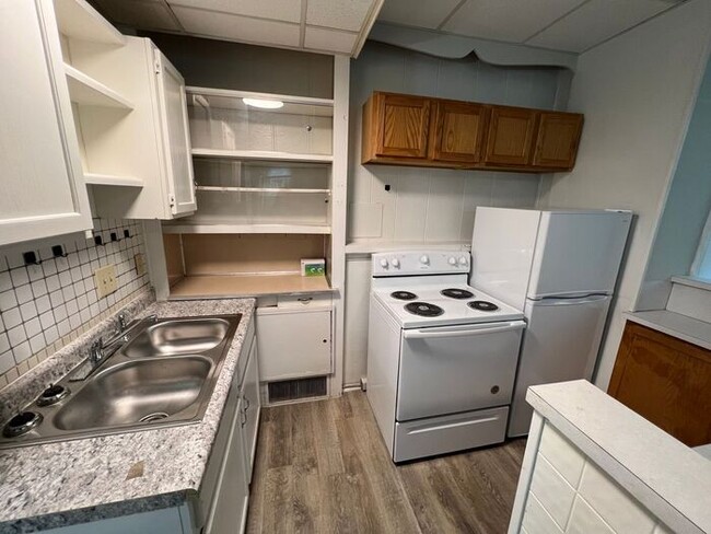 Building Photo - Studio Apartment!!