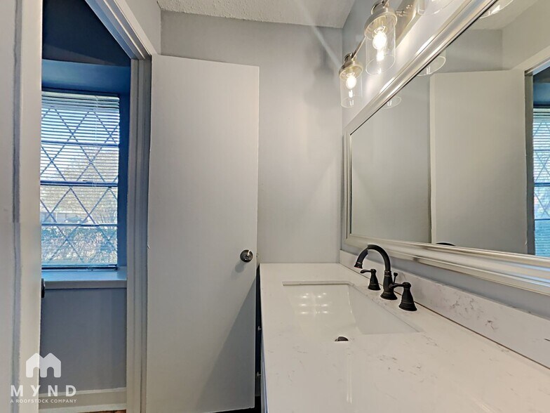 Building Photo - 8466 Gallahad St