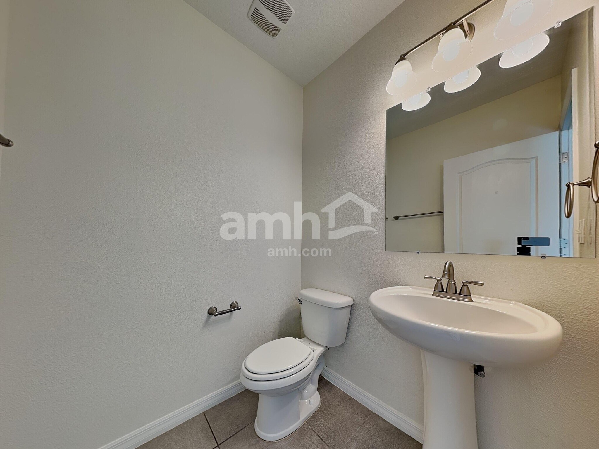 Building Photo - 35900 Jenny Lynne Cir