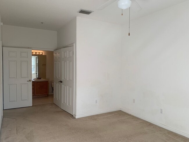 Building Photo - "Move In Special" $250 OFF First Month's Rent - Lovely 3 Bedroom 2 Bath Condo