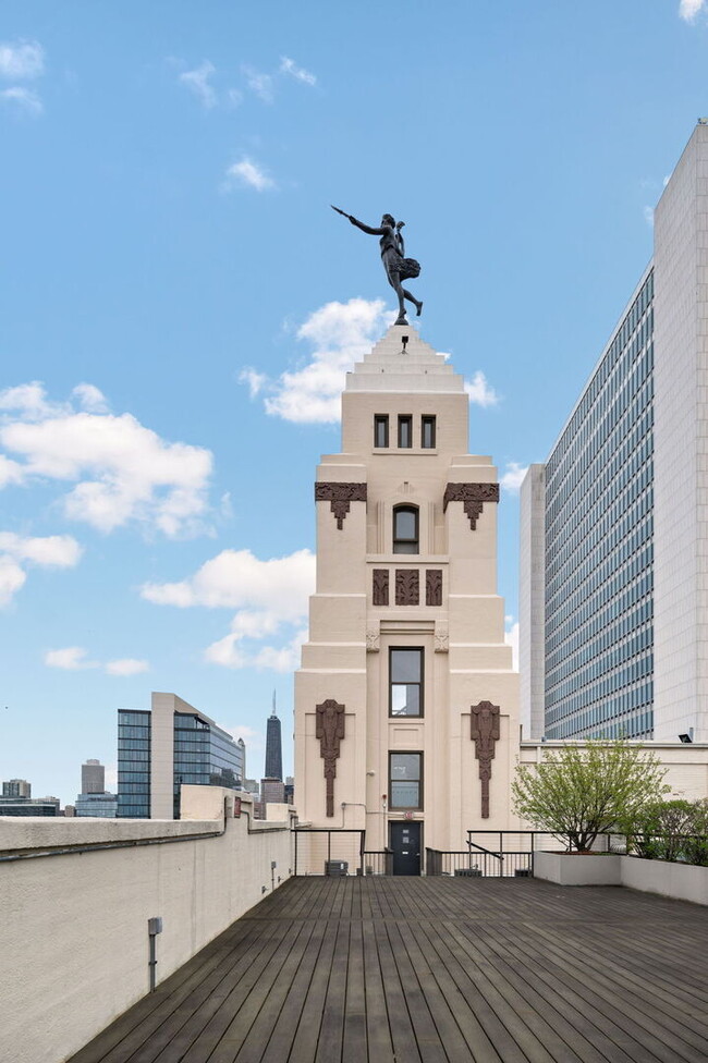 Building Photo - 758 N Larrabee St