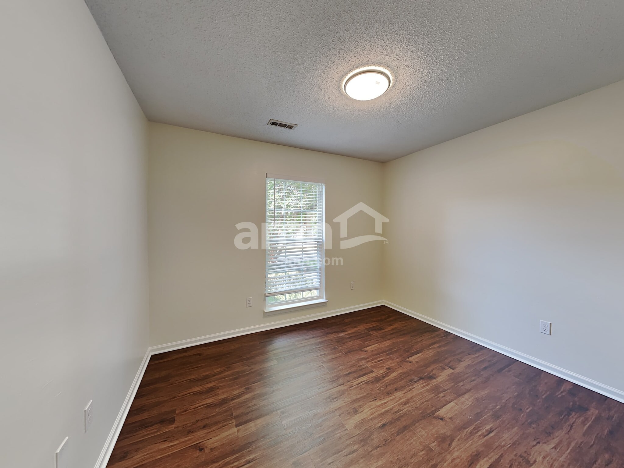 Building Photo - 7 Hazeltine Ct