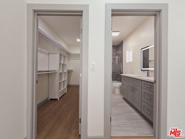Building Photo - 2828 Leeward Ave