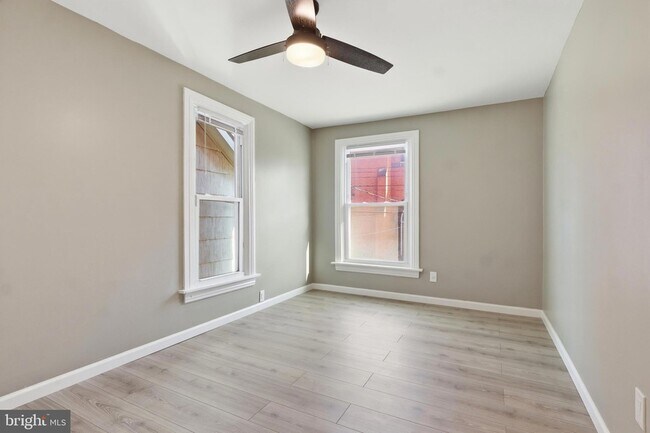Building Photo - 219 3rd St