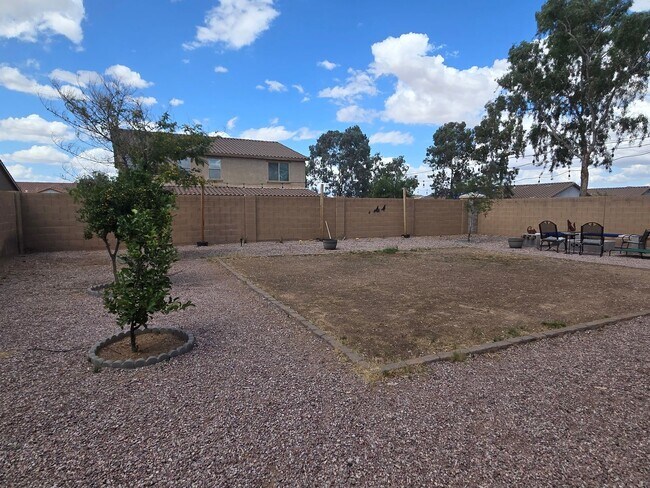 Building Photo - 2 story 3-bed, 2-bath home in San Tan Valley!