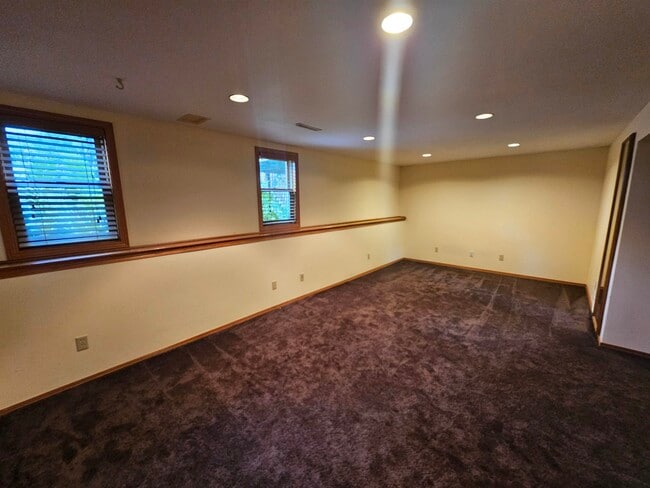 Building Photo - 7305 W Valley Ridge Dr