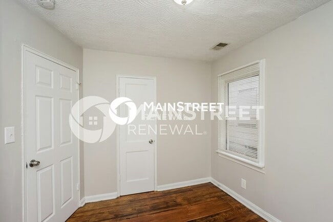 Building Photo - 2 Bedroom Pet-Friendly Home in Louisville,...