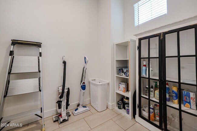 Building Photo - 11300 N Casa Dega Dr