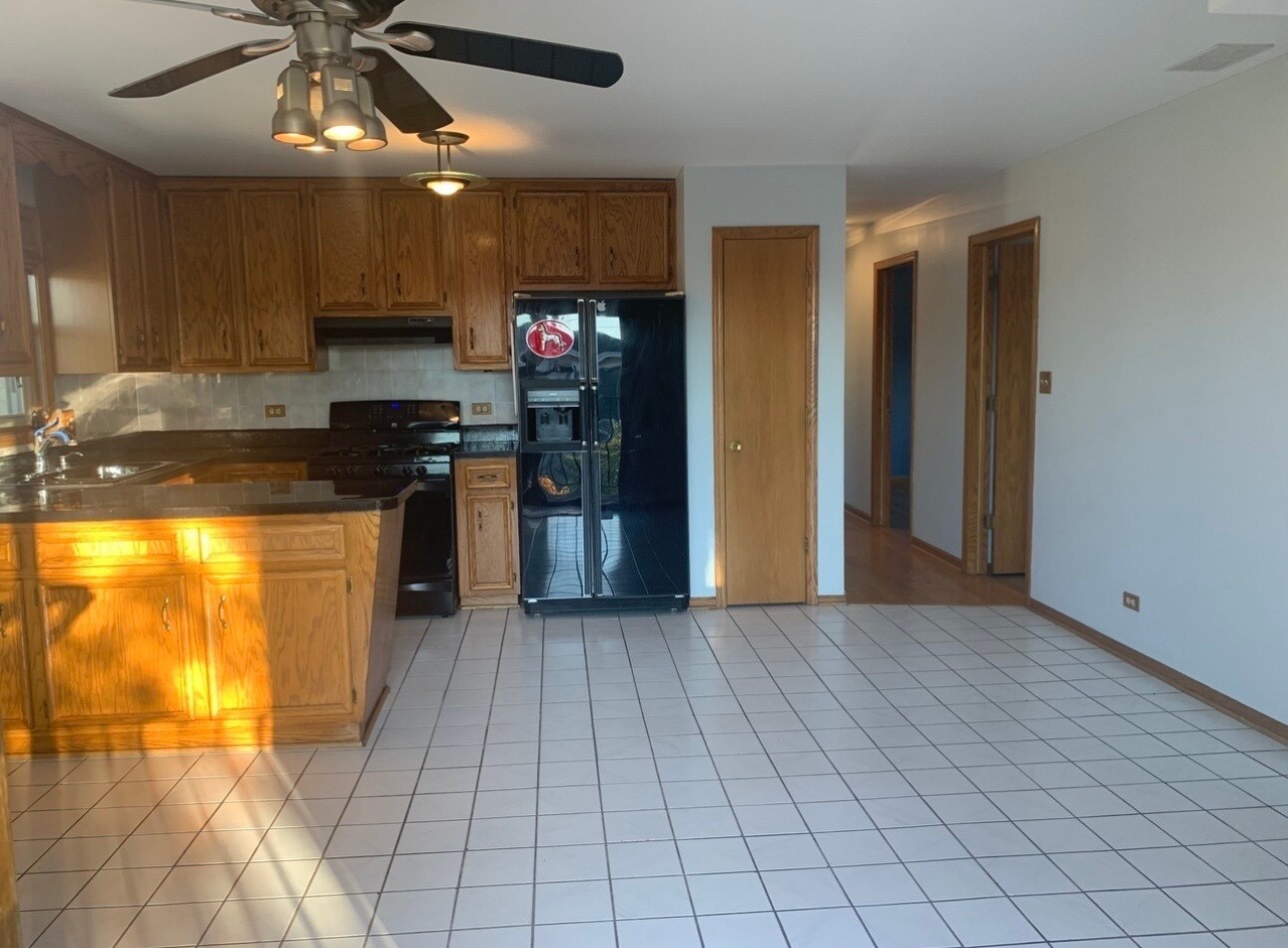 Building Photo - 8826 N Chester Ave