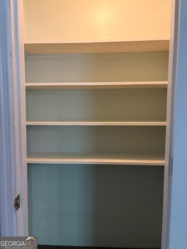 Building Photo - 121 Innerlake Ln