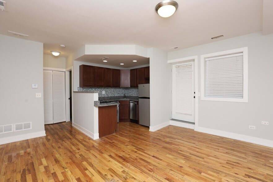 Building Photo - 562 W Arlington Pl