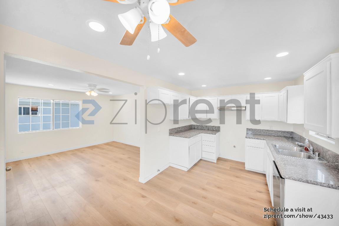 Building Photo - 850 W 80th St