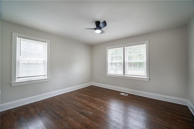 Building Photo - 2137 Delowe Dr