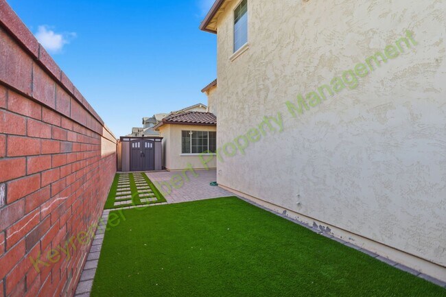 Building Photo - Charming 3-bed/3bath Gilbert Corner Lot Ho...