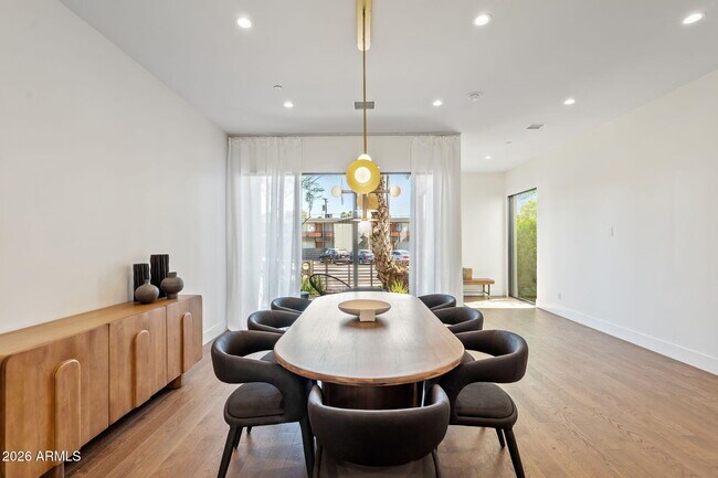 Building Photo - 6916 E 2nd St