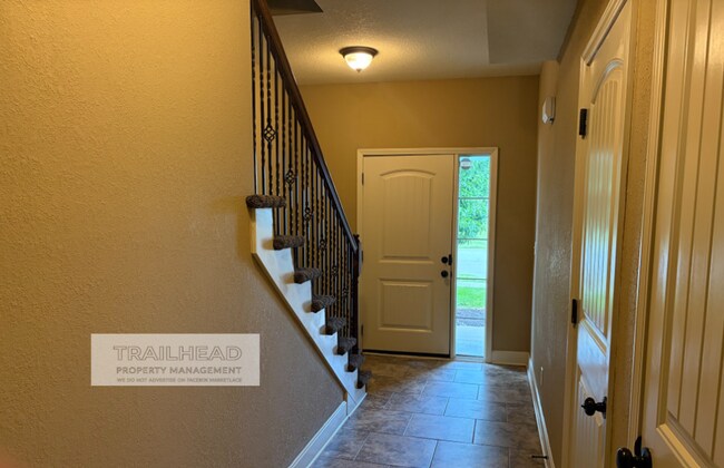 Building Photo - Northland Living at Its Best | 3 Bed • 2 Bath • 1,500 Sq Ft