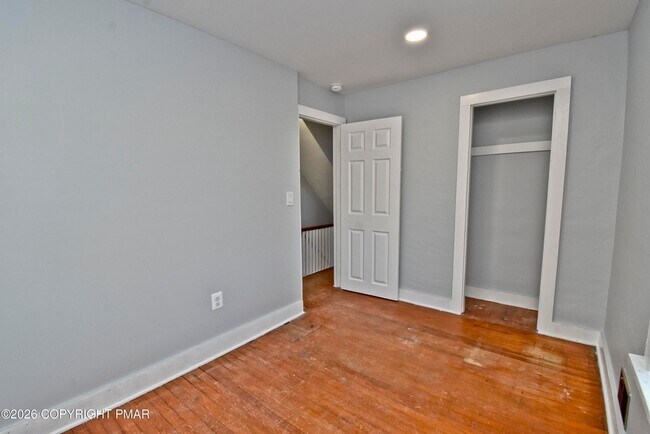 Building Photo - 198 Grove St