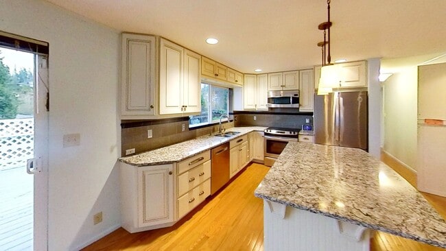 Building Photo - Beautiful Home with 4 Bedrooms and 2 Bathrooms Available in September!