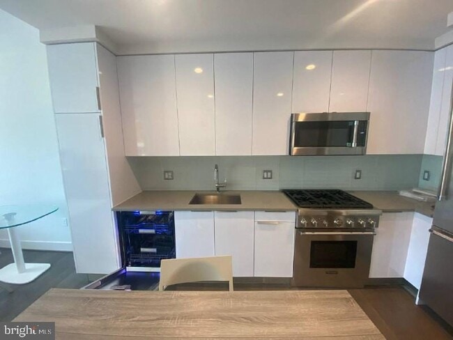 Primary Photo - 45 Sutton Square SW