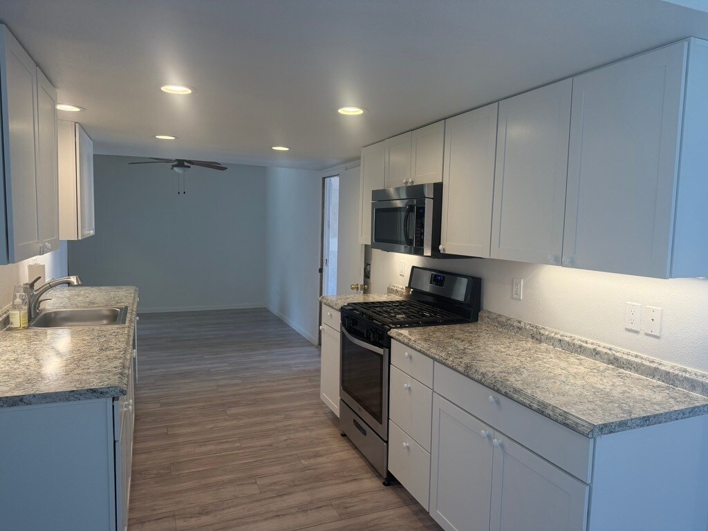 Building Photo - 1820 Marigold Ln