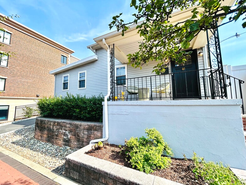 Building Photo - 1597 Springfield Ave