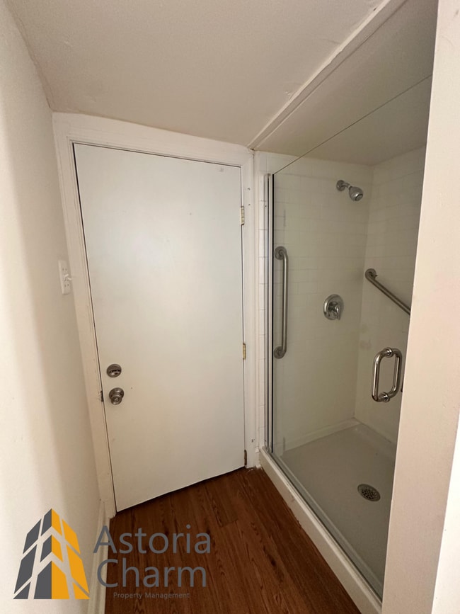 Building Photo - Live in Comfort: Spacious 3 Bedroom 2 Bath...