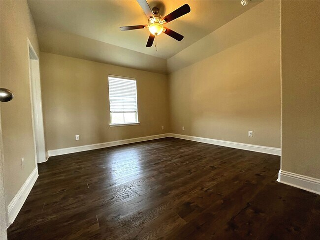 Building Photo - 307 Maverick Run Ct