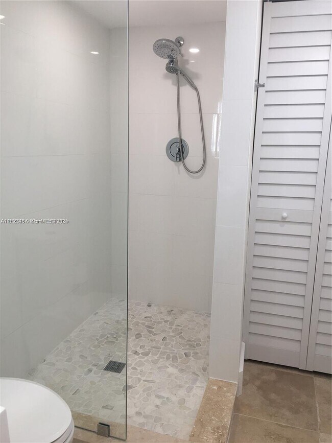 Building Photo - 5151 N Hwy A1A