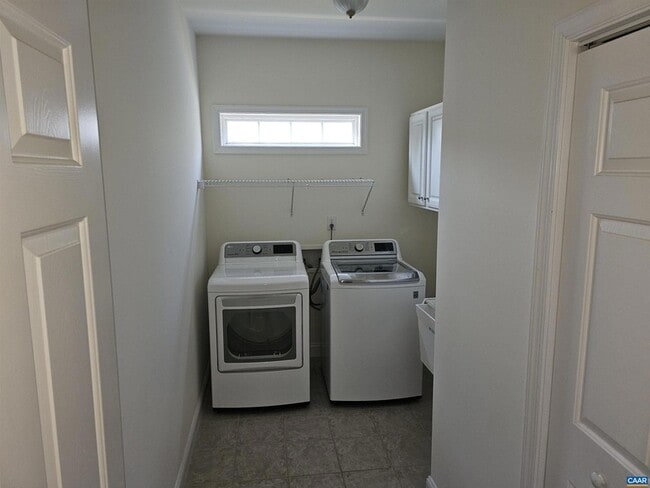 Building Photo - 134 Deerwood Dr